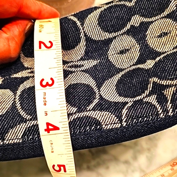 VINTAGE WOMEN'S COACH DENIM MAKEUP BAG IN LEATHER COLOR BLUE WITH BROWN TRIM - Picture 13 of 16